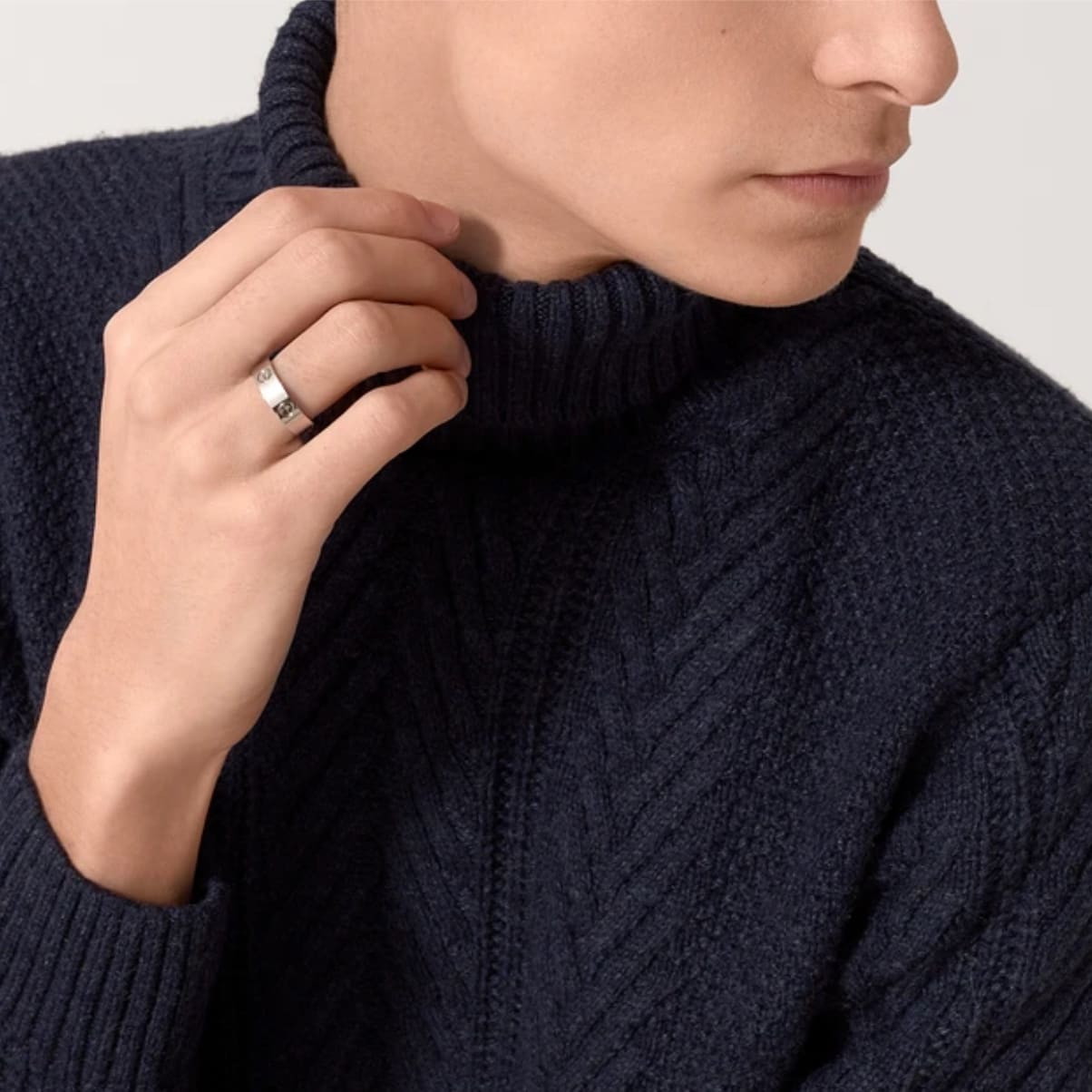 ANILLO LOVE ANCHO PLATEADO