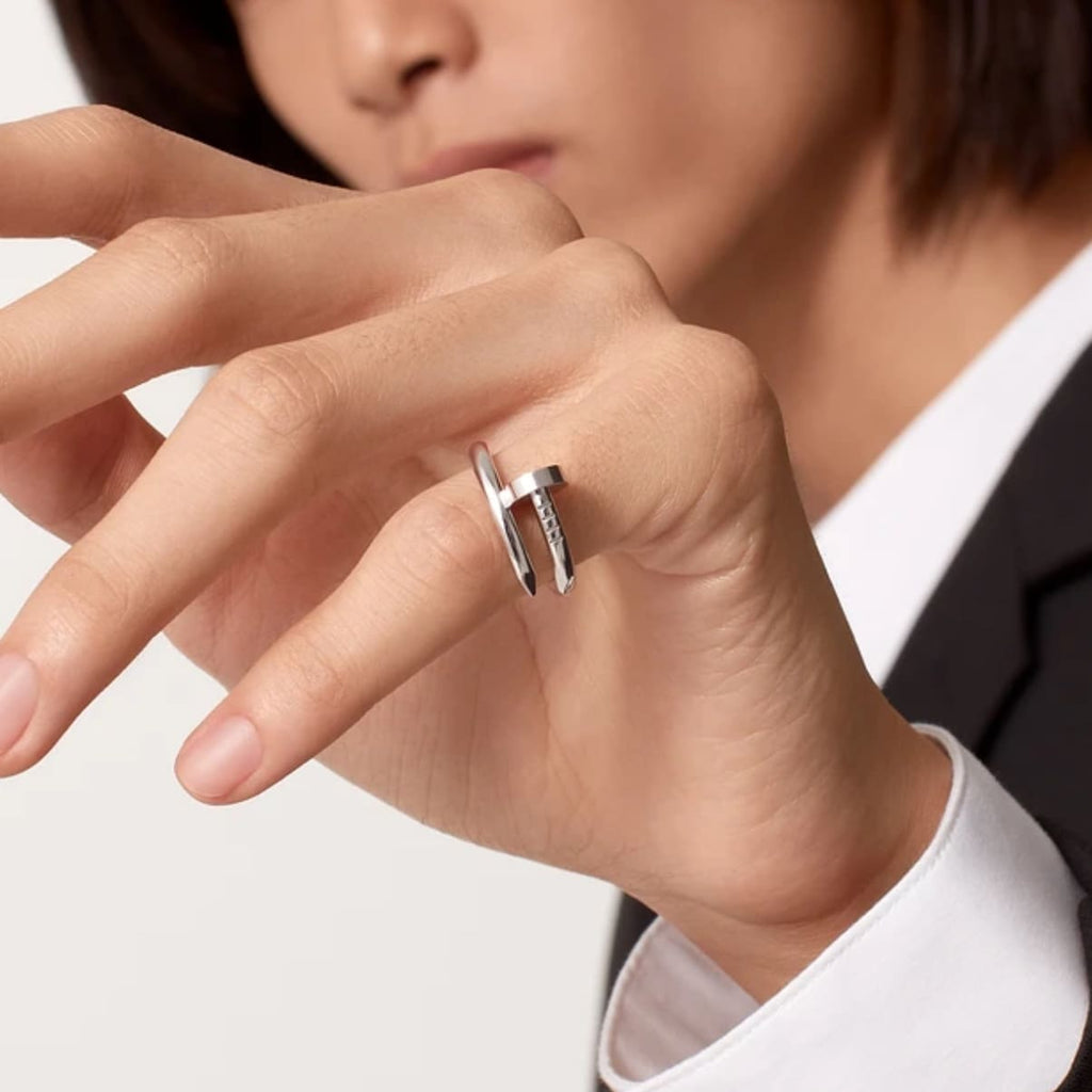 ANILLO CLAVO PLATEADO