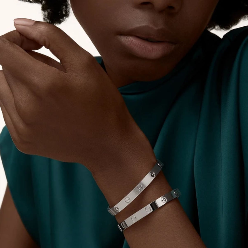 PULSERA LOVE SENCILLA PLATEADA