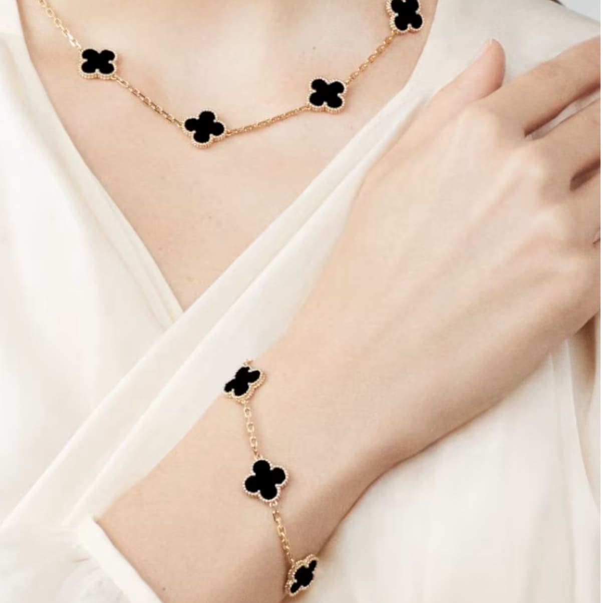 PULSERA ALHAMBRA NEGRA